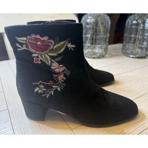 Impo Electra Women's 9M Black Faux Suede Embroidered Rose 2.25" Heel Ankle Boots